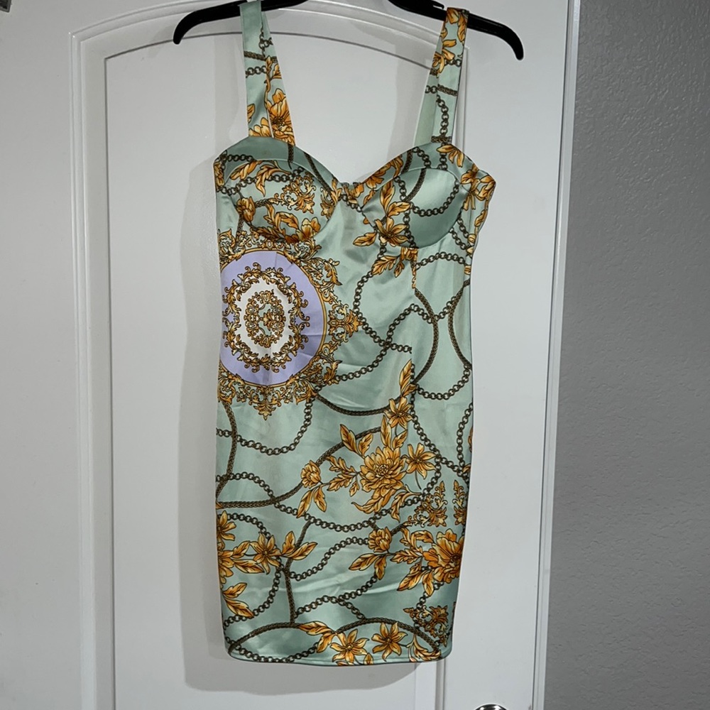 Beautiful dress with gold detail